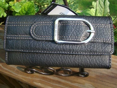 NUEVA Cartera Nine West NEGRA Bristo Hebilla, con Chequera EXTRAÍBLE. Lote bolsillos Foto 1 de 4