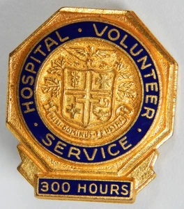 VINTAGE HOSPITAL VOLUNTEER SERVICE PIN 300 HOURS GOLD TONE ENAMEL 7/8" POLLACK - Picture 1 of 3