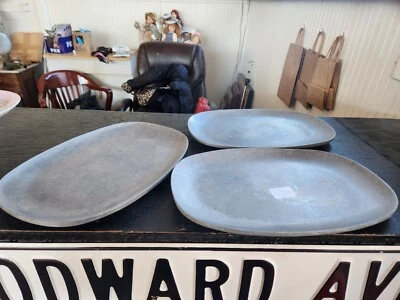 Tres platos de carne de aluminio vintage Foto 1 de 2