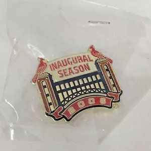 Bottone spilla stagione inaugurale 2006 Busch Stadium Saint Louis Cardinals MLB nuovo WOW - Foto 1 di 2