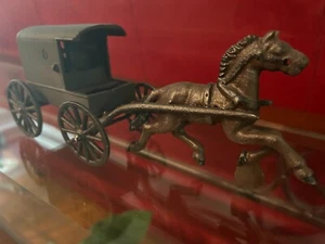 VINTAGE SCHWARZER GUSSEISEN "AMISH STYLE" EINGEZOGENER PFERDEWAGEN - Bild 1 von 5