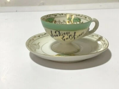 Винтажный Royal Sealy пьедестал DEMITASSE чайная чашка и блюдце 1951 Сан-Диего Калифорния сувенир - Изображение 1 из 4