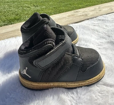 Zapatos deportivos de baloncesto Nike Air Jordan Flight para niños pequeños 4C negros 828244-020 Foto 1 de 4