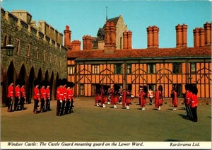 WINDSOR CASTLE Castle Guard ENGLAND UK 4x6 Postcard - Picture 1 of 2