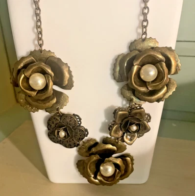 STATEMENT NECKLACE AND EARRINGS BY TOP SHOP BRONZED ROSES AND FAUX PEARLS (AM17) - Image 1 of 4