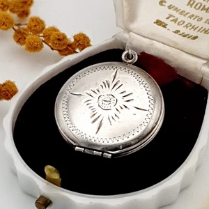 Vintage floral etched round/circle 925 sterling silver secure medium locket - Picture 1 of 9