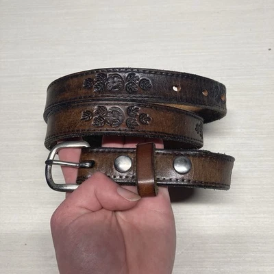 Cinturón ajustado occidental floral de cuero marrón con hebilla grande 40-43 pulgadas Foto 1 de 4