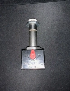 NEW KV 3WNCADC VALVE SOLENOID WITHOUT COIL - Picture 1 of 7