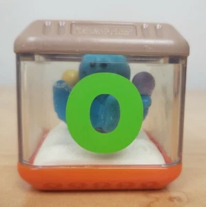 Alfabeto Lettera O Polpo Fisher Price Peek A Boo Blocco - Foto 1 di 7