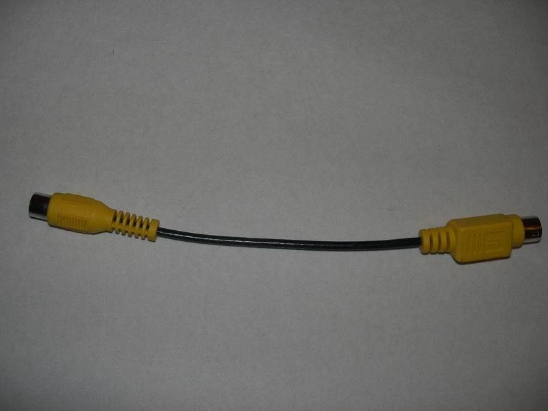 S-Video/Cinch Adapter für ASUS Grafikkarte 14-010200072 - Bild 1 von 1