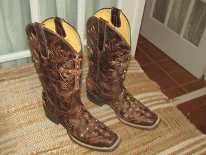 Cavenders Boots Size 7 B Dark Brown Pre-owned Embroidered Crosses Very Detailed - Picture 1 of 9