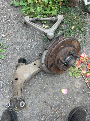 1983-1985 PORSCHE 928 S FRONT LEFT DRIVER SIDE SPINDLE KNUCKLE WHEEL HUB BEARING - Image 1 of 3