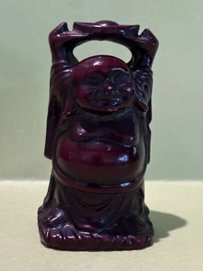 Miniatura Happy Buddha resina roja profunda 1 pulgada de ancho, 2 pulgadas de alto - Imagen 1 de 5