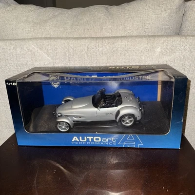 AUTOART 1/18 PERFORMANCE SILVER 1998 PANOZ AIV ROADSTER Box damage look at pics - Image 1 of 4