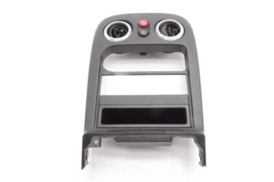 1994-1997 MAZDA MX-5 MIATA 1.8L DASH BEZEL WITH HAZARD BUTTON AND VENTS  Foto 1 de 4