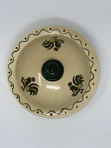 Cuenco para servir verduras cubierto Provincial Poppytrail Metlox Rooster 10" - Imagen 1 de 6