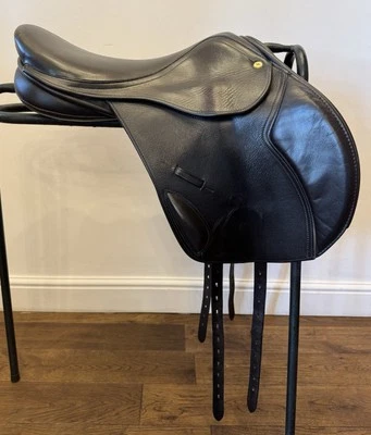 16 1/2” Black Country Etienne MW Hunt / Jump Dual flap CC Saddle Brown - Image 1 of 4