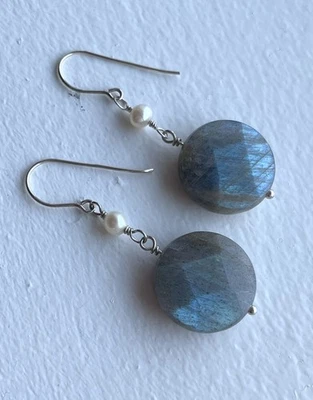 Pendientes colgantes grandes de plata de ley 925 con monedas y perlas de labradorita facetadas Foto 1 de 4