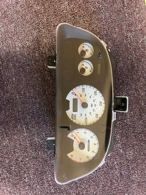 1998 - 2001 年斯巴鲁 Impreza 2.5rs 原始设备制造商仪表轿跑车集群 PN 85014FA260 — 第 1/2 张图片