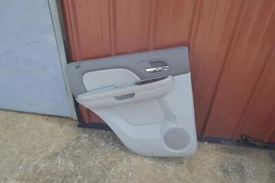 2010-2014 CHEVY TAHOE REAR LEFT DRIVER SIDE DOOR PANEL TRIM COVER OEM - Изображение 1 из 4