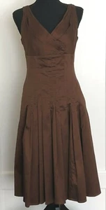 Vestido de fiesta Suzi Chin sin mangas ajuste y llamaradas talla 4 marrón falda plisada cuello en V - Imagen 1 de 12