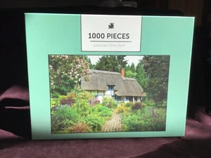 1000 pieces jigsaw of an English country house and garden - Picture 1 of 2