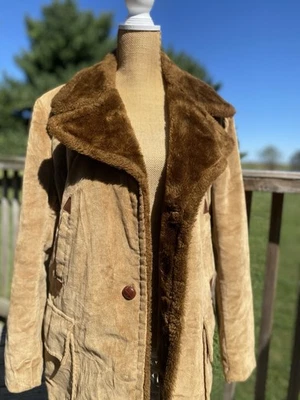 Vintage Countrywide 70’s Brown Corduroy Faux Fur Lined Coat Men’s Size 40 (Lrg) - Image 1 of 4