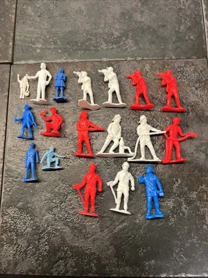 VINTAGE TIM MEE PLASTIC MISCELLANEOUS FIGURES VINTAGE LOT Of 18 - Image 1 of 4