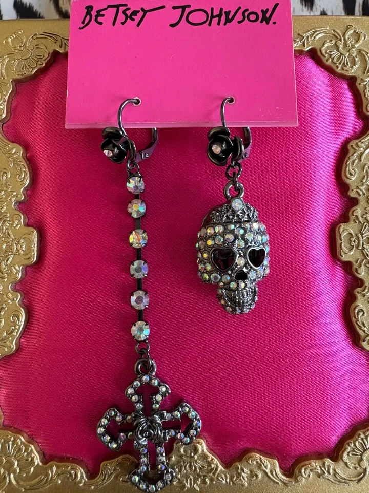 Pendientes Betsey Johnson Vintage Peltre Calavera Cristal AB Aurora Cruz Desajuste Foto 1 de 2