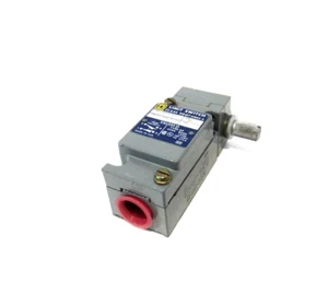NEW SQUARE D 9007-C54B2 LIMIT SWITCH 9007C54B2 - Picture 1 of 2