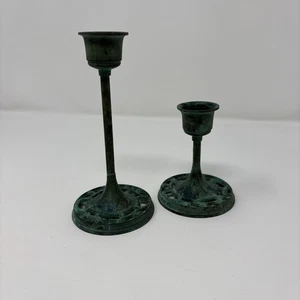 Set 2 portacandele vintage in metallo finta patina verde Taiwan - Foto 1 di 13