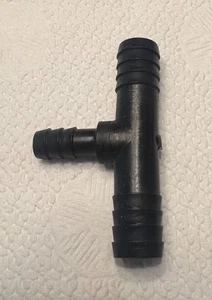 Black Hose Barb Tee Fittings 1/2 x 5/16 - Picture 1 of 4