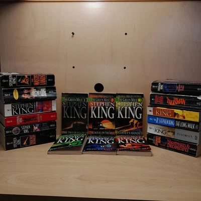 Stephen King Lot Of 19 Vintage Pocket Books. - Image 1 of 4