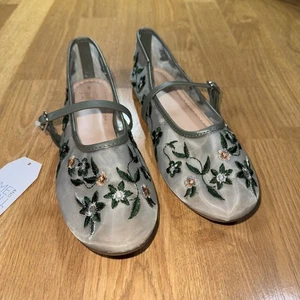 Zapatos planos de ballet de malla bordada Mary Jane verdes florales para mujer 8 Cottagecore - Imagen 1 de 6