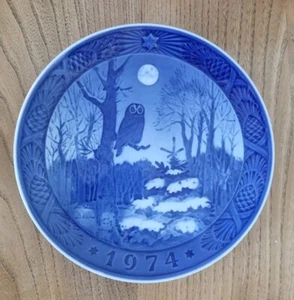 Royal Copenhagen Weihnachtsteller blau 1974. "Winter Twilight" sehr guter Zustand. - Bild 1 von 4