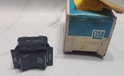 Oldsmobile Pontiac 1982-1989 GM 14032022 Interruptor de descongelación de ventana trasera Nuevo de Lote Antiguo Foto 1 de 4