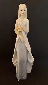 ROYAL DOULTON figurine SWEET BOUQUET HN3000 - Picture 1 of 7