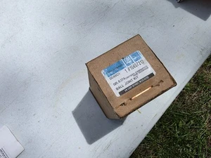 1 NOS Genuine GM ball joint kit 15657212 - Picture 1 of 3