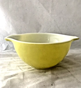 Vintage Pyrex Small Yellow Cinderella Mixing Bowls Set Of 2 - Bild 1 von 12