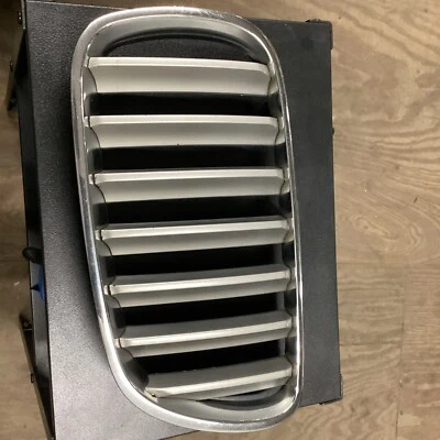 BMW X3 2007 (E83) - parrilla central delantera del conductor Foto 1 de 3