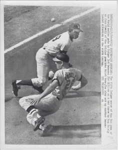 Foto originale 1966 UPI Boog Powell Orioles Jim Gilliam Dodgers tipo 3 stampa filo - Foto 1 di 2