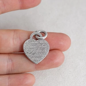 Ciondolo Tiffany & Co Note Cuore Corsivo Tag Argento Sterling Autentico 1" 6g - Foto 1 di 6