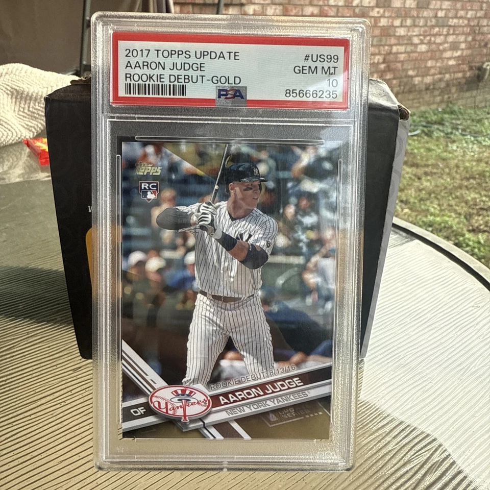2017 Topps Update Series - Rookie Debut Aaron Judge #US99 Gold /2017 (RC) - Image 1 of 2