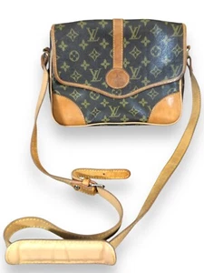 (NOT AUTHENTICATED) VINTAGE Louis Vuitton Paris Crossbody Handbag Made In France - Picture 1 of 8