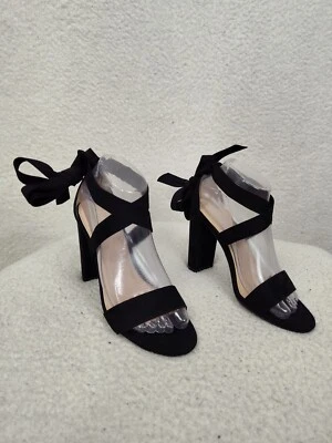 Sandálias femininas Forever 21 7 pretas camurça sintética biqueira aberta tornozelo envoltório salto bloco sapatos - Imagem 1 de 4