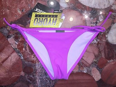 NUEVO CON ETIQUETAS Under Armour Púrpura Hydro Armour Corbata Lateral Bikini Traje de Baño Parte Inferior Para Mujer S Foto 1 de 2