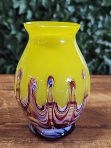 VINTAGE YELLOW KRALIK BOHEMIA CZECH FEATHERED OVERLAY GLASS VASE - 13CM TALL - Picture 1 of 14