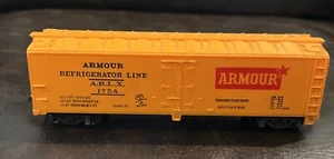 Mantua Trains Ho Scale Model Train Armour 40’ Plug Door Boxcar Reefer No 1754 - Picture 1 of 6