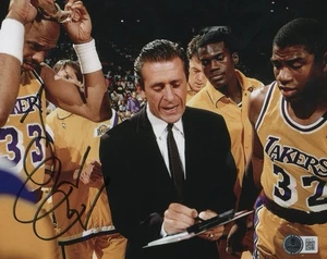 PAT RILEY HOT SIGNED 8x10 PHOTO NBA BASKETBALL LAKERS KNICKS LEGEND BECKETT BAS - Picture 1 of 1