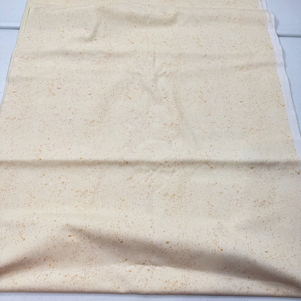 Essentials Wilmington Acolchado Tela Marrón Lunares Abstracto Algodón 44x105 2.9 yardas Foto 1 de 4